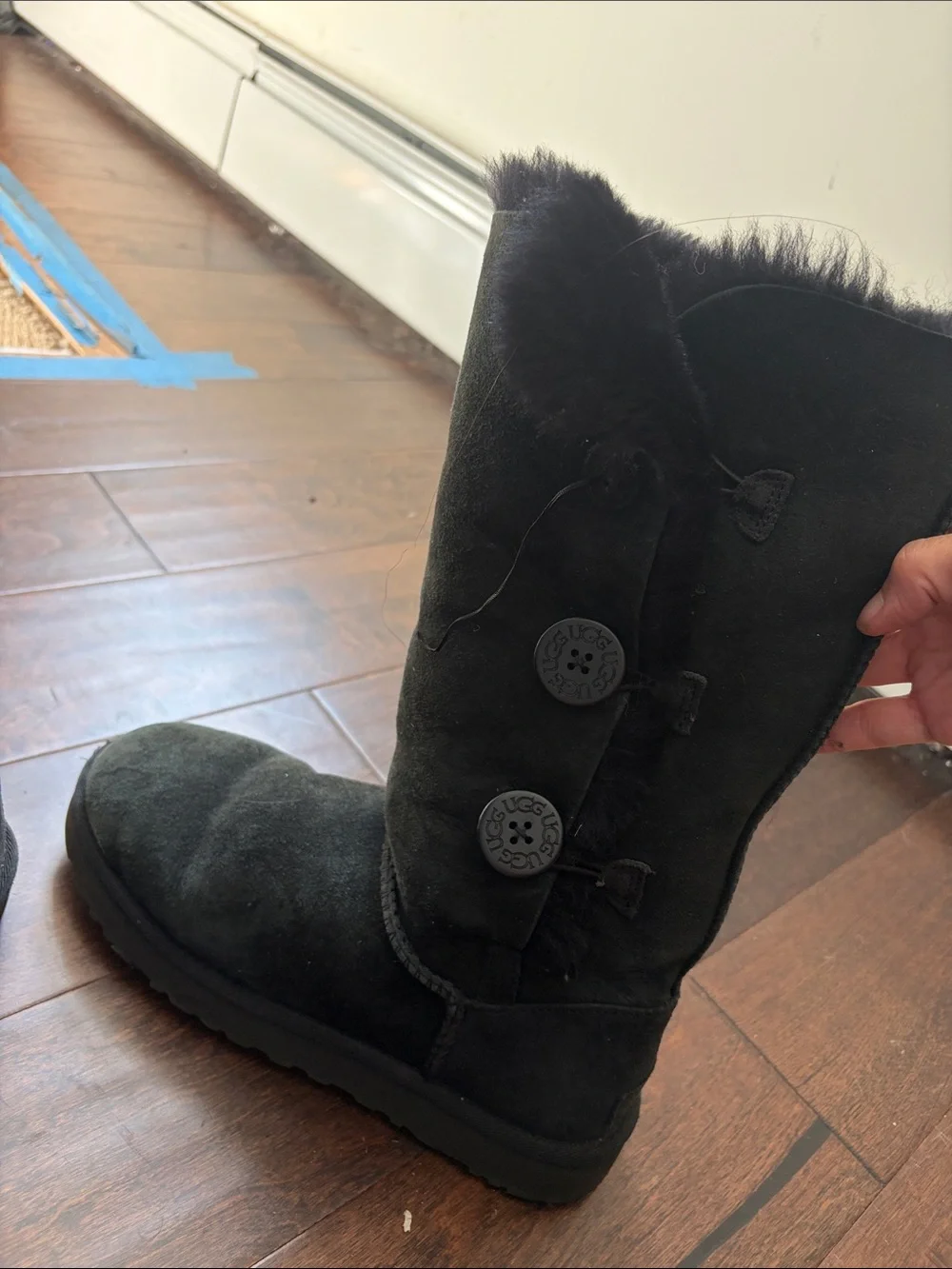 UGGS ! Size 8 Women’s Black Button-Detail Winter Boots *1 button missing